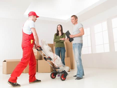 Local removal van handling furniture and boxes in St Pauls Cray
